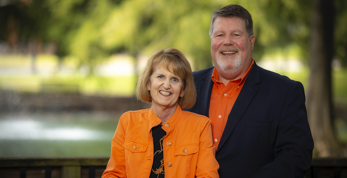 OSU honors Greg and Kristen Hart as distinguished alumni | Oklahoma State  University