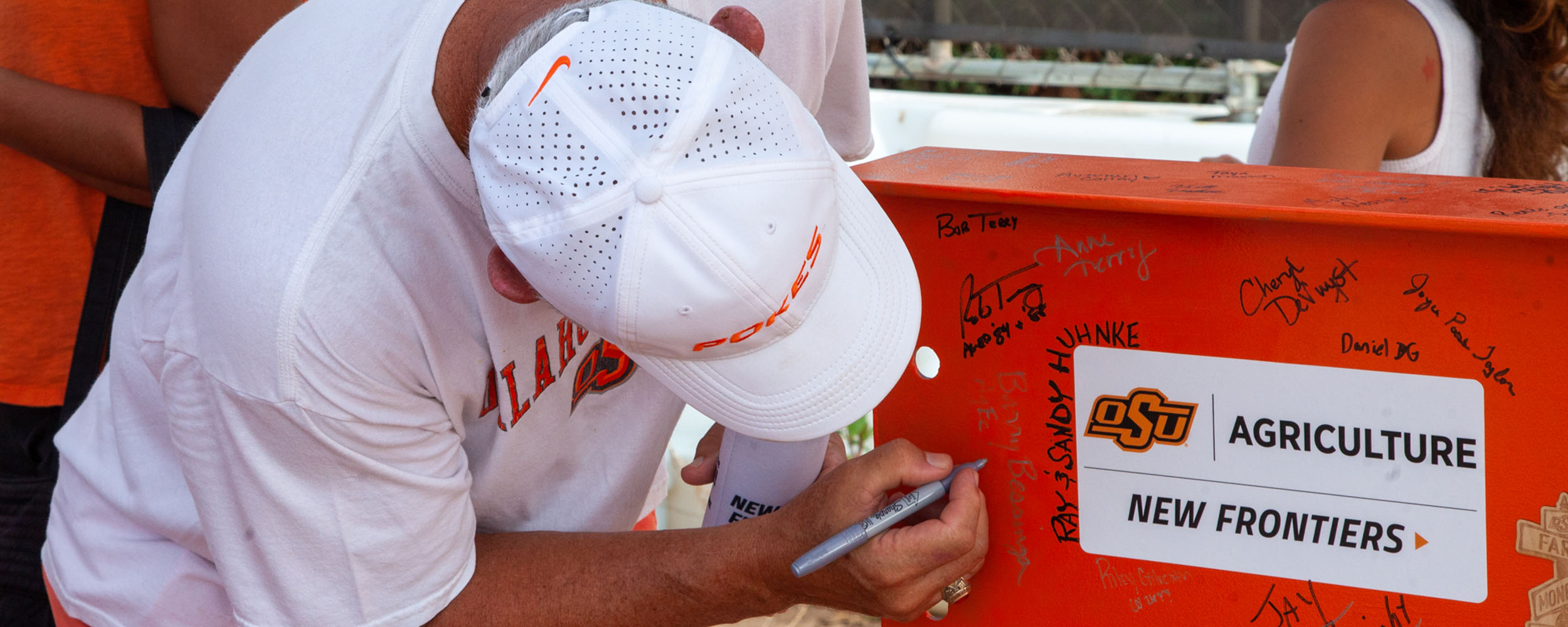 Barry Bessinger signs New Frontiers Beam