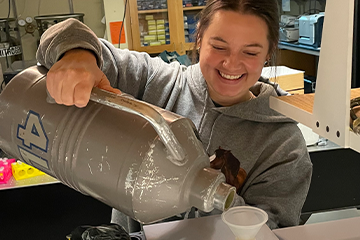 OSU undergraduate researchers help uncover how bacteria respond to light