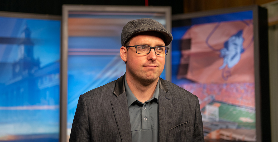 'Prof Hoff' is SMSC professor, YouTube star