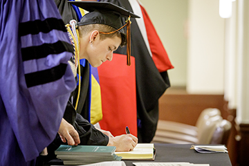 Phi Beta Kappa inducts alumnus, 31 students