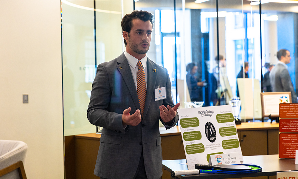 Steve Azzaro delivers his elevator pitch.