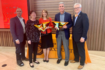 Wayne Thomas receives inaugural Don Herrmann Accounting PhD Alumni Award