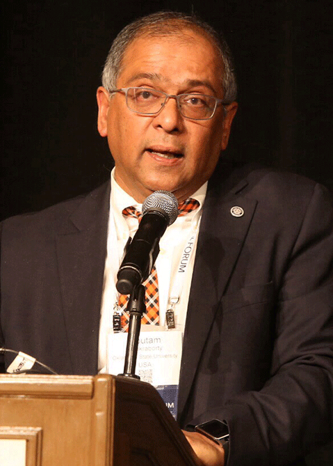 Dr.-C-Speaking-at-SAS-GF-2016-Academic-Summit2.gif