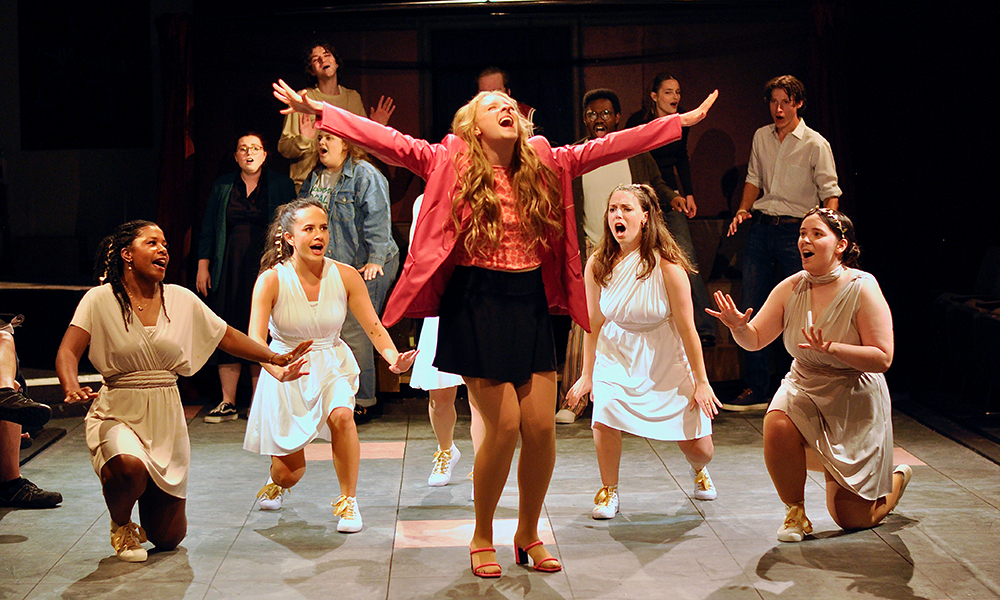 Andi Reuter performs in a musical.