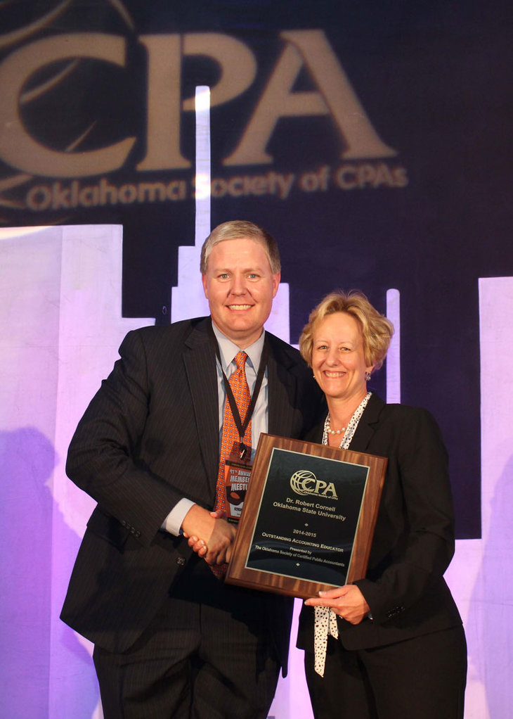 Bob Cornell accepts OSCPA award.