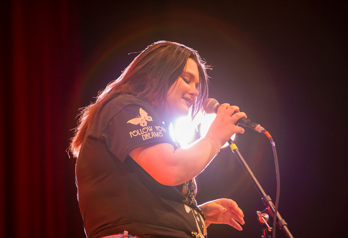 Student singing at the battle of the bands