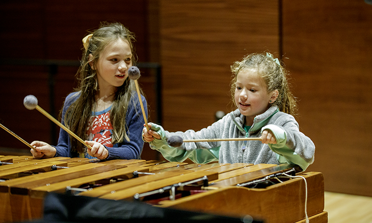 Kids play Xylophone