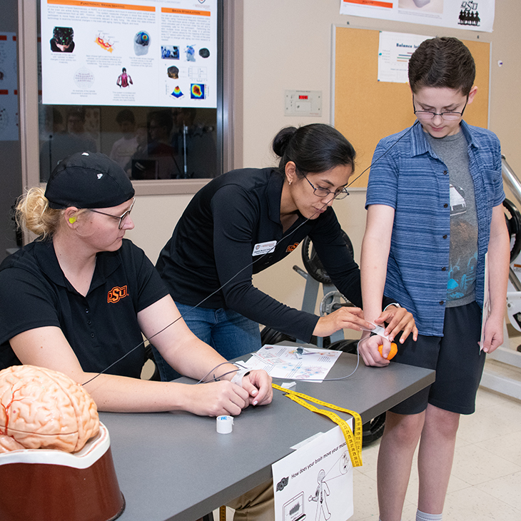 Students participate in Brain Blast in OSU lab.