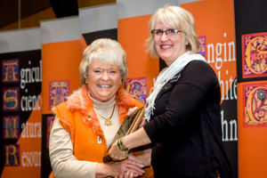 Dr. Sue Parsons receiving an award