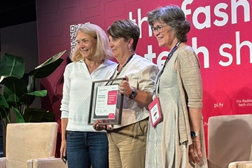Dr. Diane Limbaugh and graduate student Heather Pidcock receive the 3D Retail Coalition award