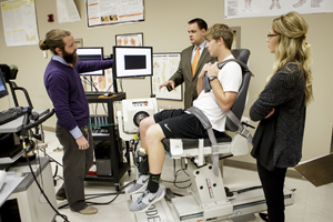 Dr. DeFreitas works with students in the lab.