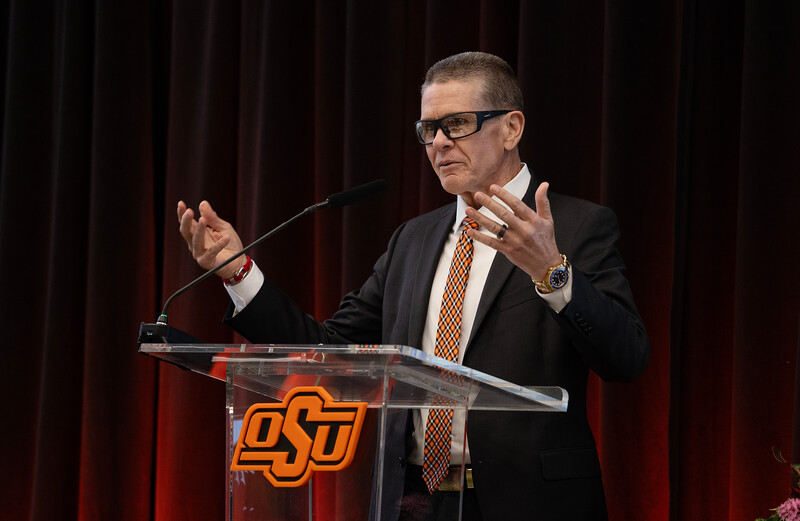 CEHS Dean Jon Pederson speaks at White Coat Ceremony