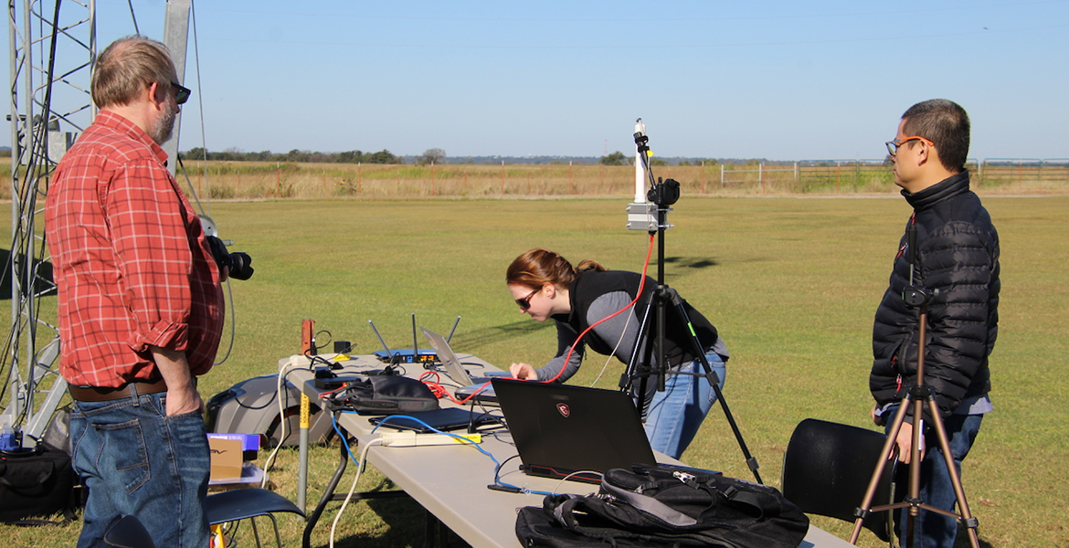 Vigilant Aerospace Systems team setting up FlightHorizon and receivers for the flight operations at OSU's Unmanned Aircraft Flight Station
