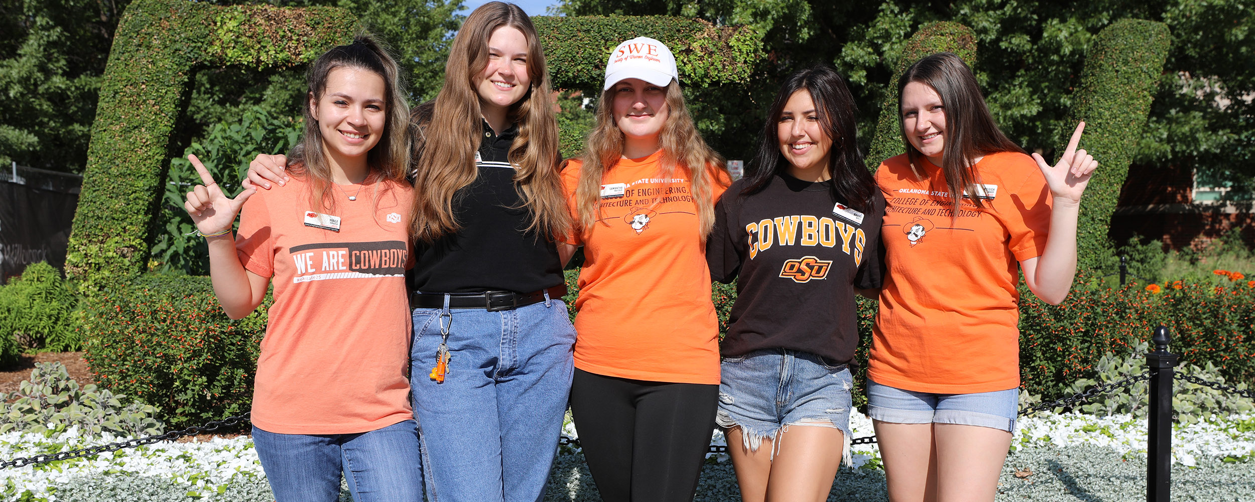 CEAT students pose in front of OSU garden