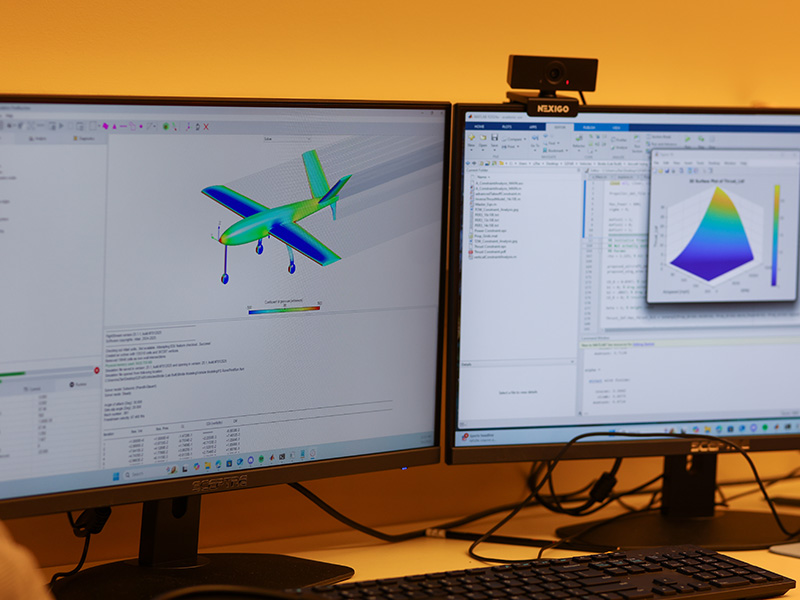Computer screens displaying a digital twin of the UAV.