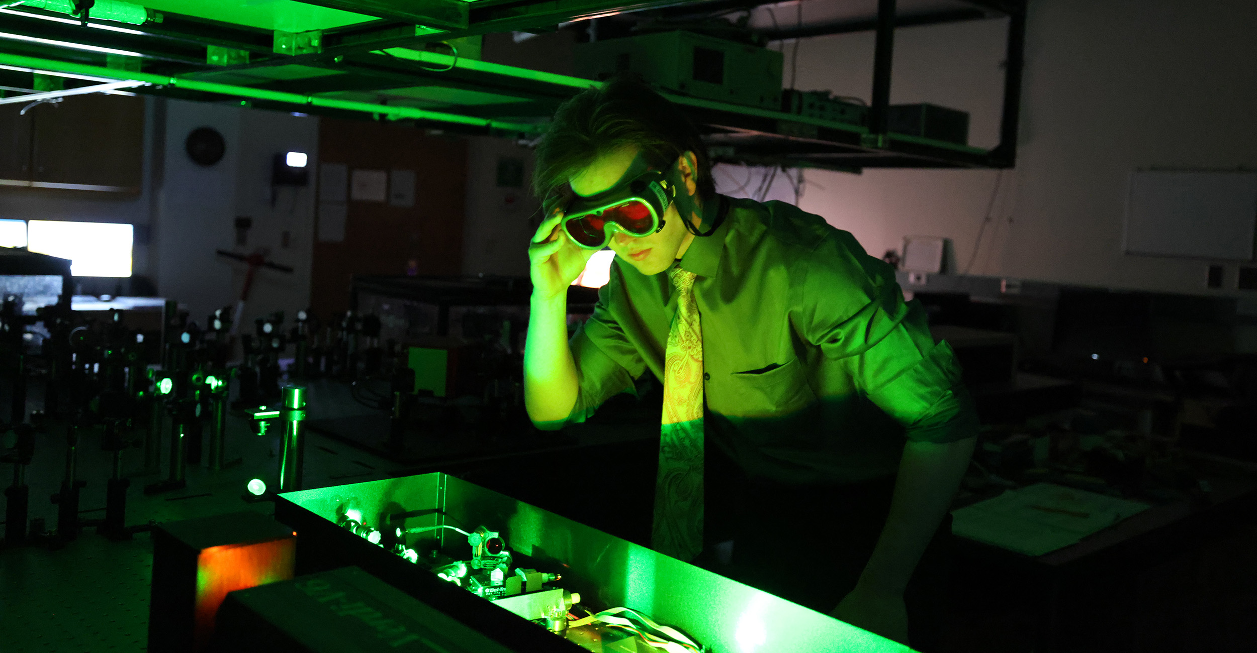 Petersen receives NSF Graduate Fellowship in support of terahertz research