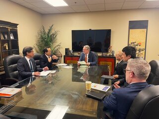 Dean Kluver and Dr. Simpson are discussing future collaboration with the Japanese delegation.