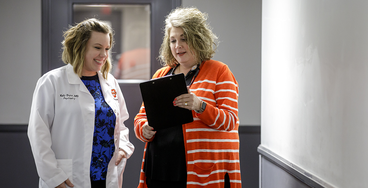 Dr. Kelly Dunn, assistant clinical professor of psychiatry and behavioral sciences and physician, speaks with a nurse at the Addiction Medicine Clinic.