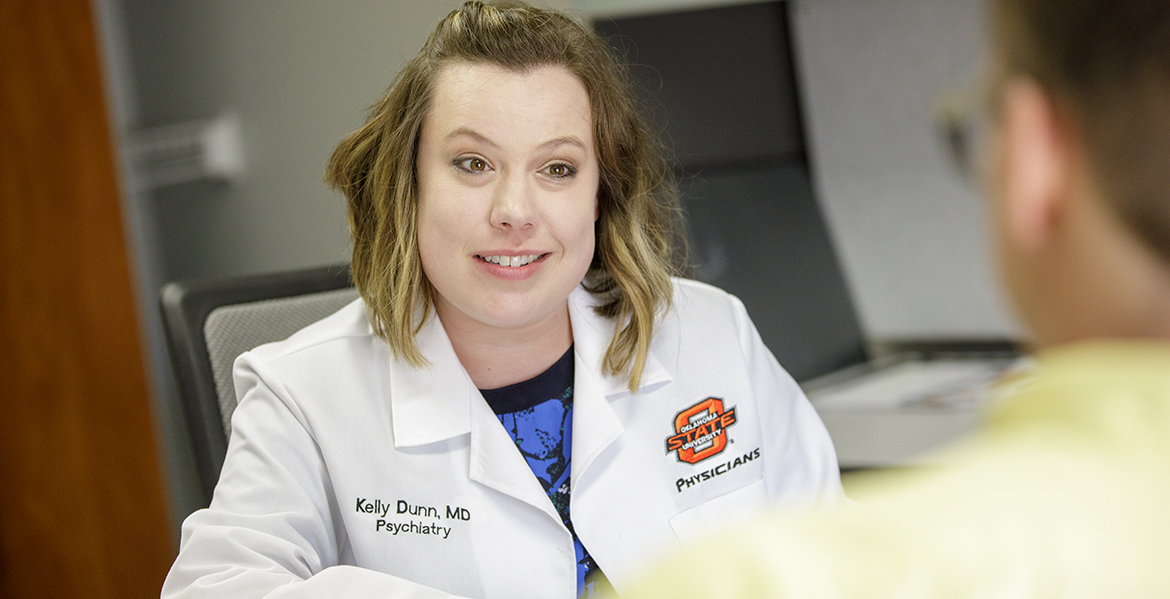 Dr. Kelly Dunn speaks with a patient at OSU Addiction Medicine Clinic.