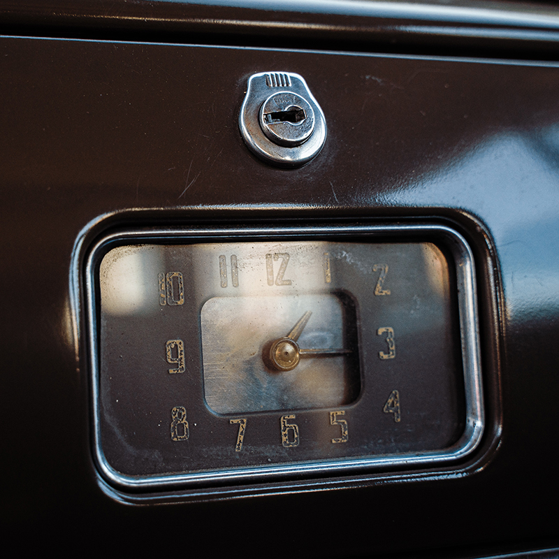 Dashboard clock on the 1939 Chevy Master Deluxe.