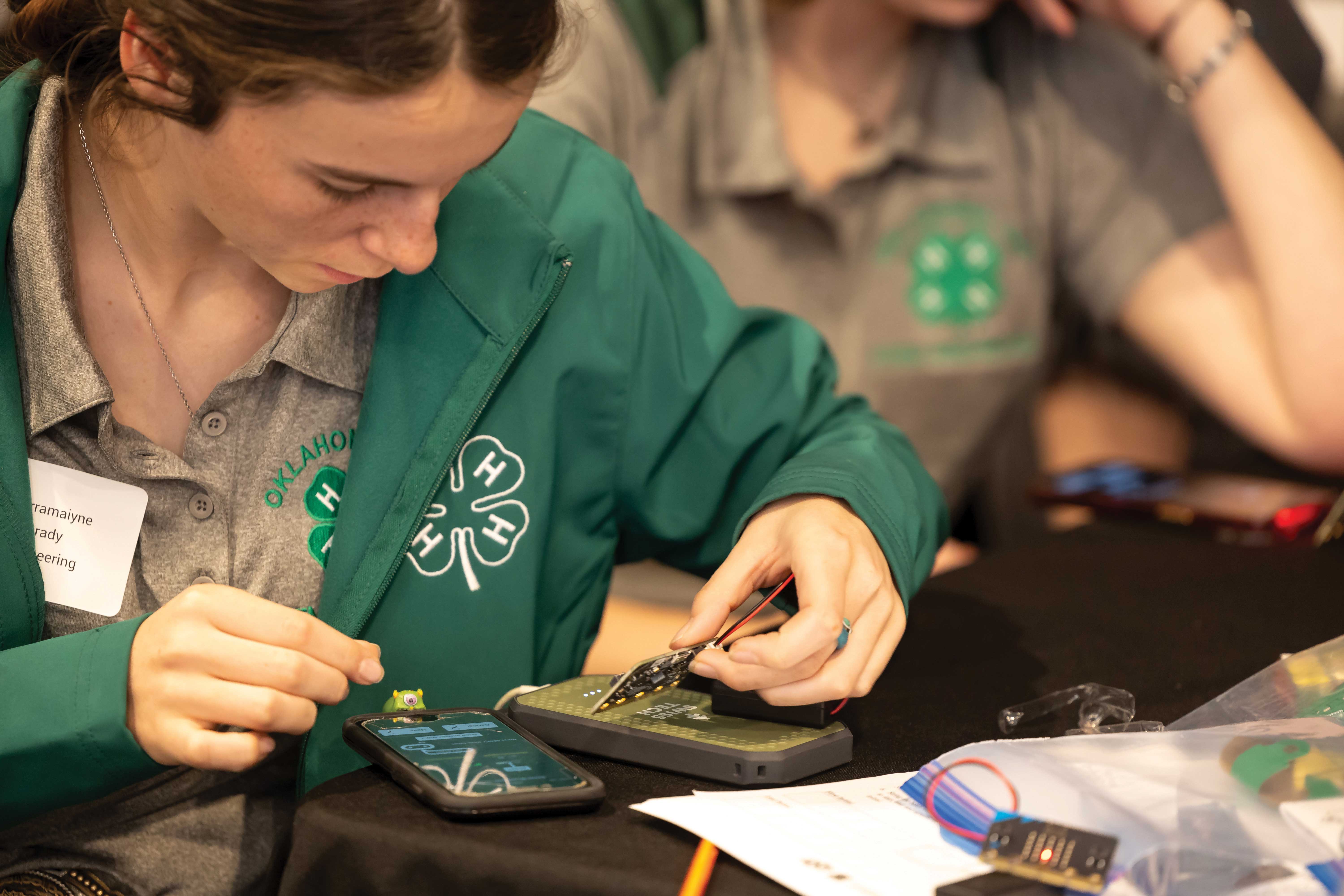 Charramaiyne Brown uses block coding to program a micro:bit pocket-sized computer during the 4-H Youth Innovate Summit. The micro:bit introduces youth to how software and hardware work together