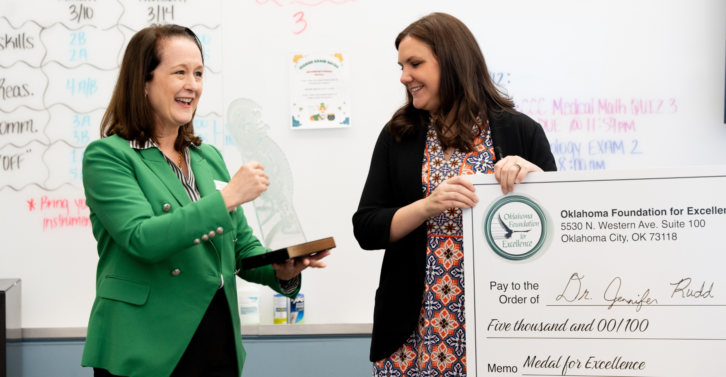 Dr. Rudd earns Medal for Excellence in Research University Teaching. She accepts the award in class.