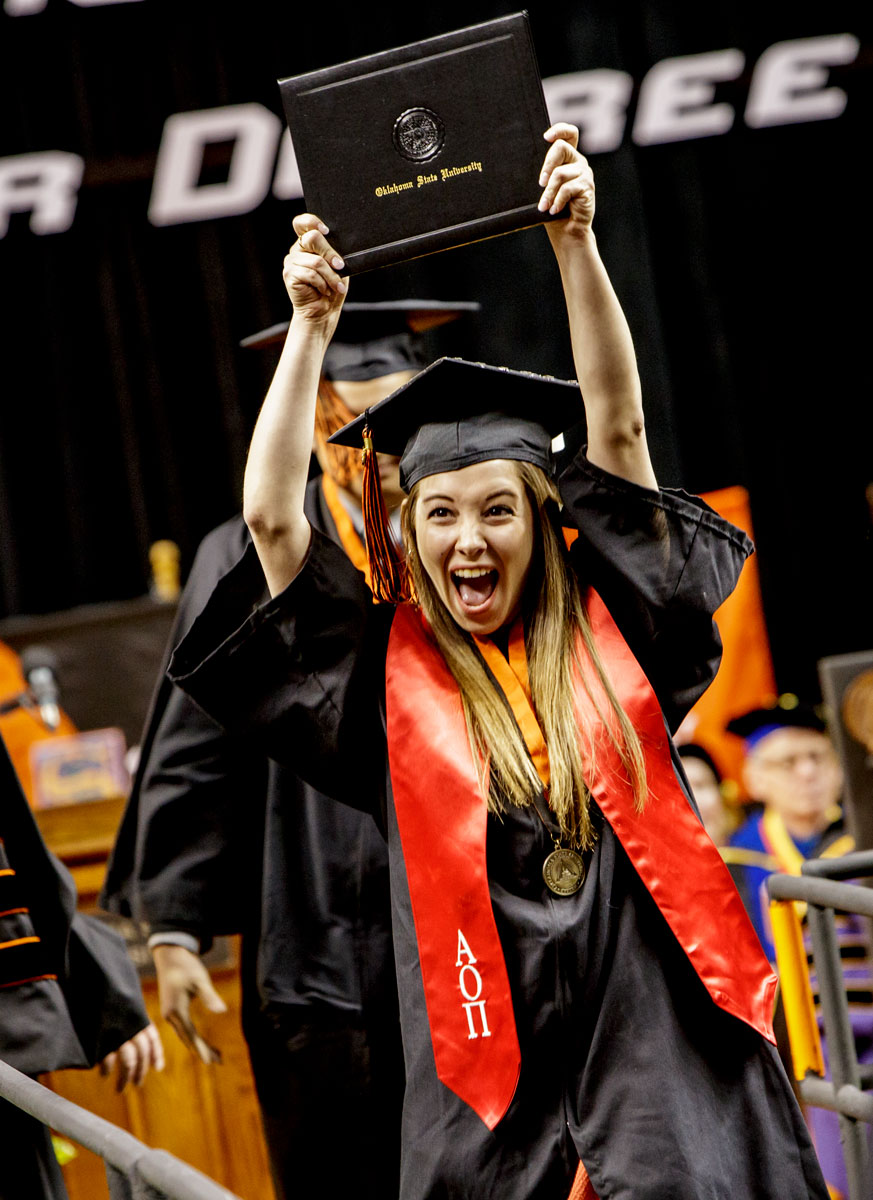 Justice Steven Taylor speaks to Oklahoma State University graduates