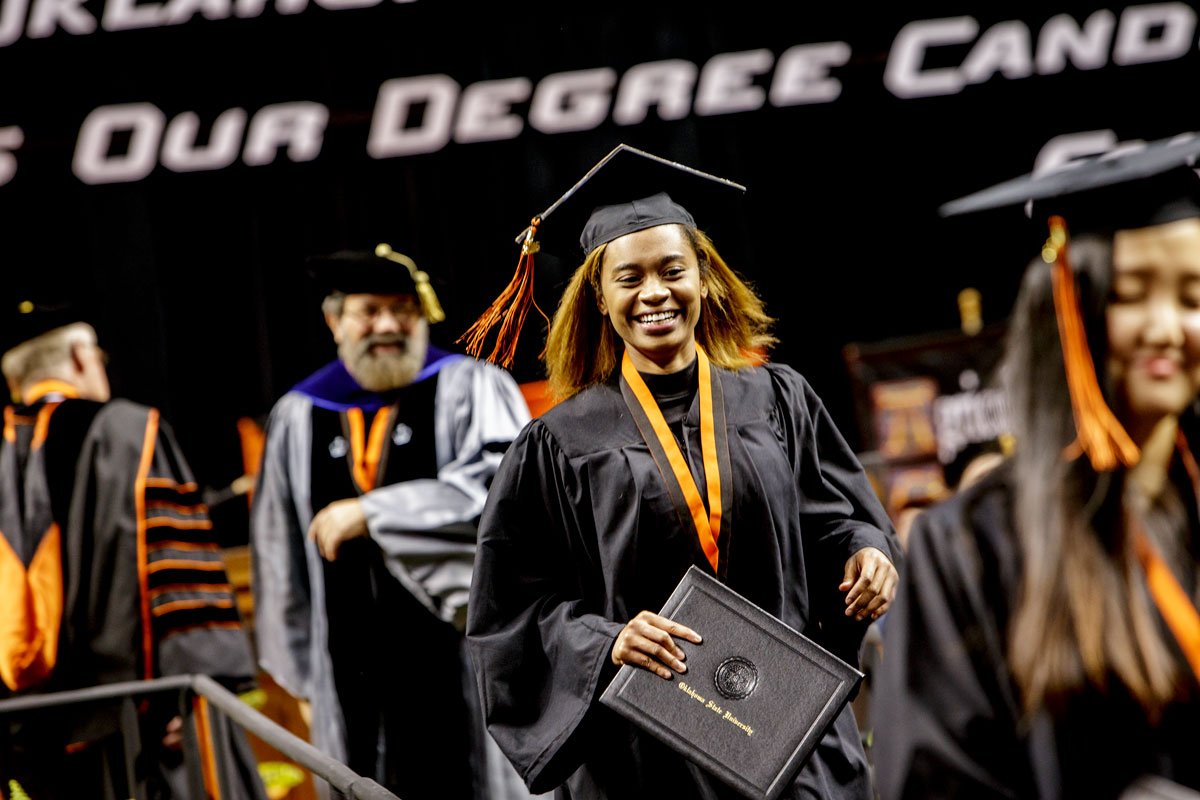 Justice Steven Taylor speaks to Oklahoma State University graduates