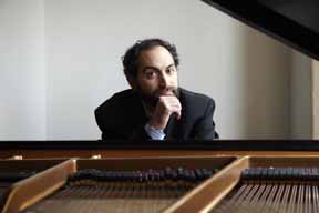 Amir Khosrowpour, no ordinary pianist