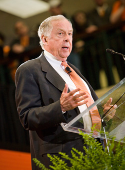 T. Boone Pickens speaks to the crowd Feb. 26 during the public launch of the $1 billion Branding Success comprehensive campaign launch.